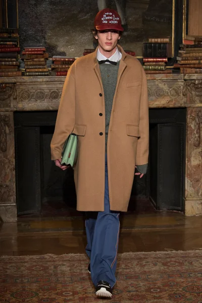 Look 24